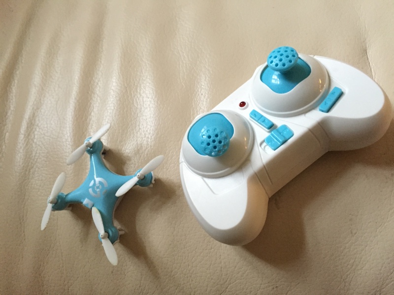 The tiny Cheerson drone and the controller (powered by 2x 1.5V AAA batteries)
